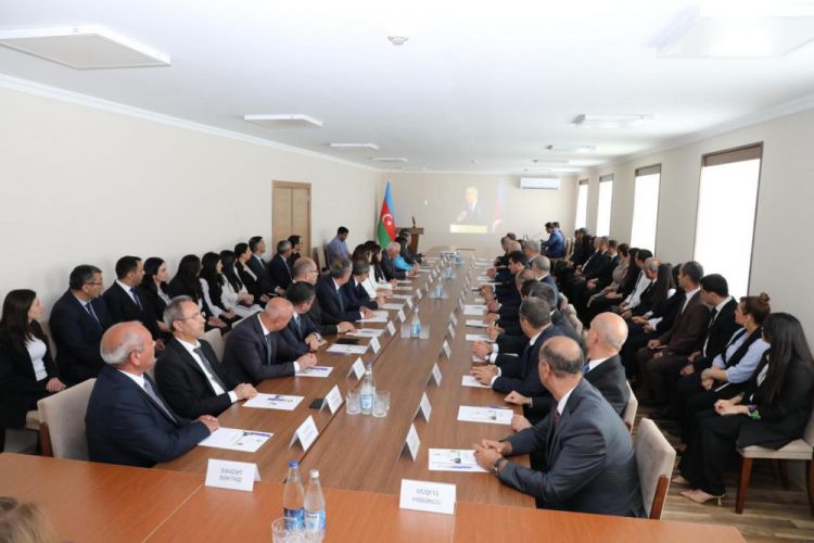 “Heydər Əliyev və Azərbaycan Respublikası Konstitusiyası – suveren dövlətin hüquqi əsası” mövzusunda elmi-nəzəri konfrans keçirilib<font color=red> - FOTOLAR</font>