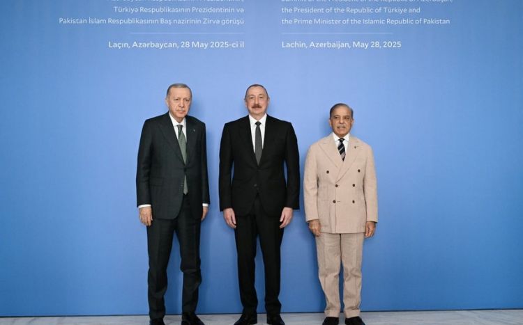 Laçında Azərbaycan, Türkiyə və Pakistan Zirvə görüşü keçirilib <font color='red'> - YENİLƏNİB</font><font color=red> - FOTOLAR</font>