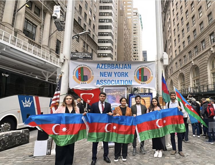 Nyu-Yorkda 28 May – Müstəqillik Günü münasibətilə Azərbaycan bayrağı ucaldılıb