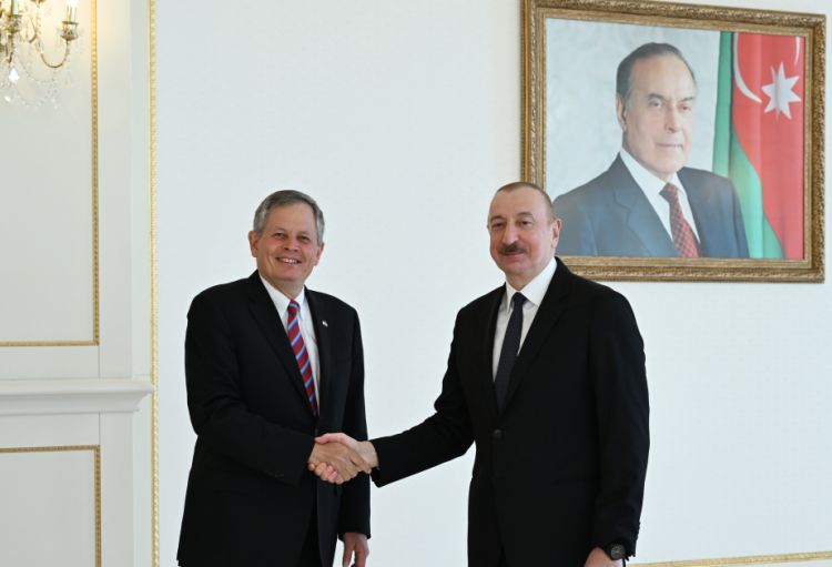Prezident İlham Əliyev ABŞ Senatının Xarici Əlaqələr Komitəsinin üzvünü qəbul edib<font color='red'> - YENİLƏNİB</font><font color=red> - FOTOLAR</font>