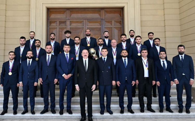 İlham Əliyev minifutbol üzrə dünya çempionatının qalibi olan Azərbaycan milli komandasının üzvlərini qəbul edib