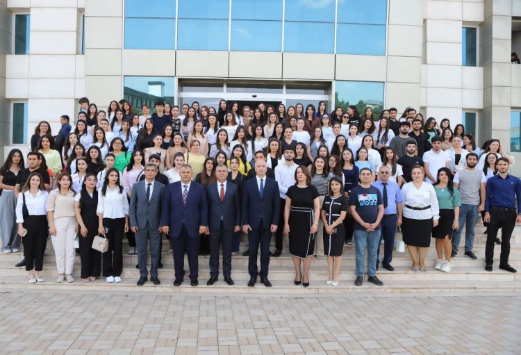 NDU-da  “Açıq mikrofon” layihəsi çərçivəsində Naxçıvan Muxtar Respublikasının təhsil naziri Elxan Nəcəfov tələbələrlə görüşüb<font color=red> - FOTOLAR</font>