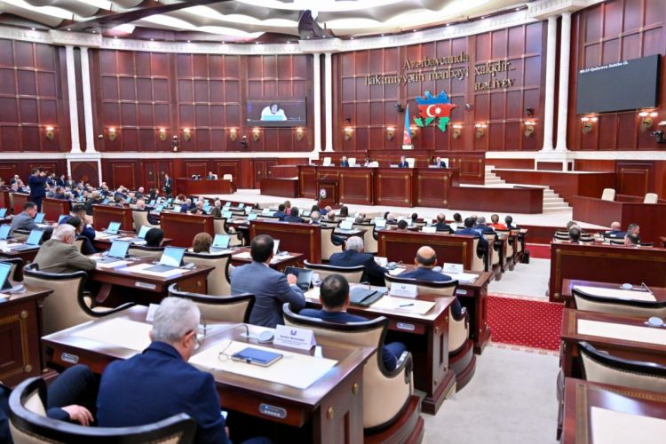 Parlamentdə 2024-cü il dövlət büdcəsinin icrasına dair qanun layihəsi birinci oxunuşda qəbul edilib 