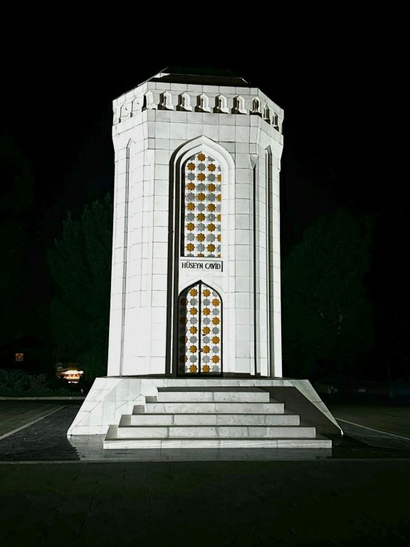 O gecədən 88 il ötür<font color='red'> - Eşqin son ünvanı Cavidlər məqbərəsi</font><font color=red> - FOTOLAR</font>