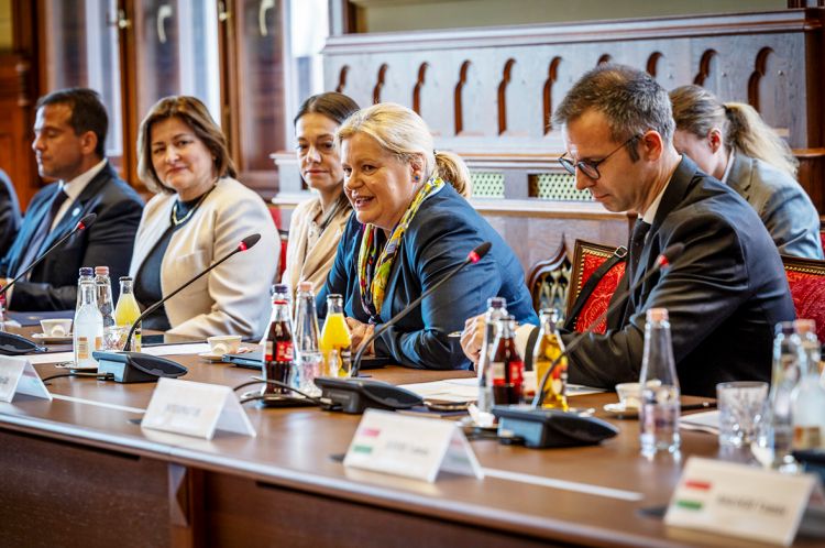 Azərbaycanla Macarıstan tibbi əməkdaşlığın genişləndirilməsini müzakirə edib