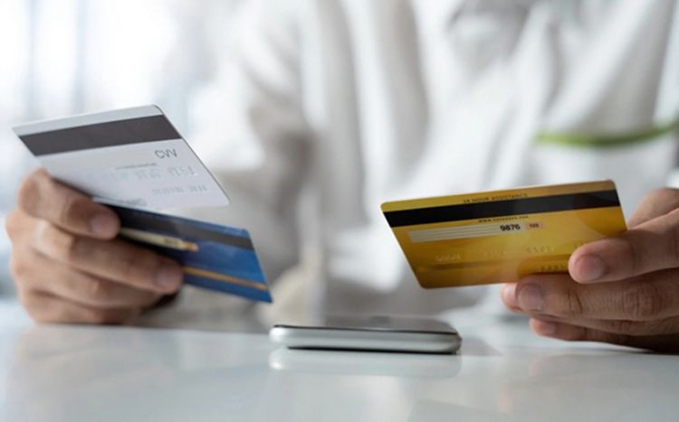 Ötən gün bank kartlarından 8 min manatdan çox pul oğurlanıb