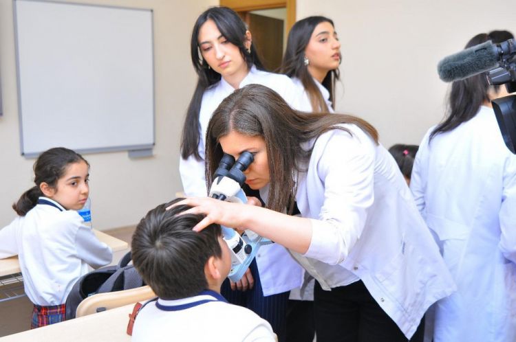 NDU-nun Tibb fakültəsinin kollektivi “Sağlam gənclik ,Sağlam gələcək!” layihəsi çərçivəsində Gimnaziyada olub<font color=red> - FOTOLAR</font>