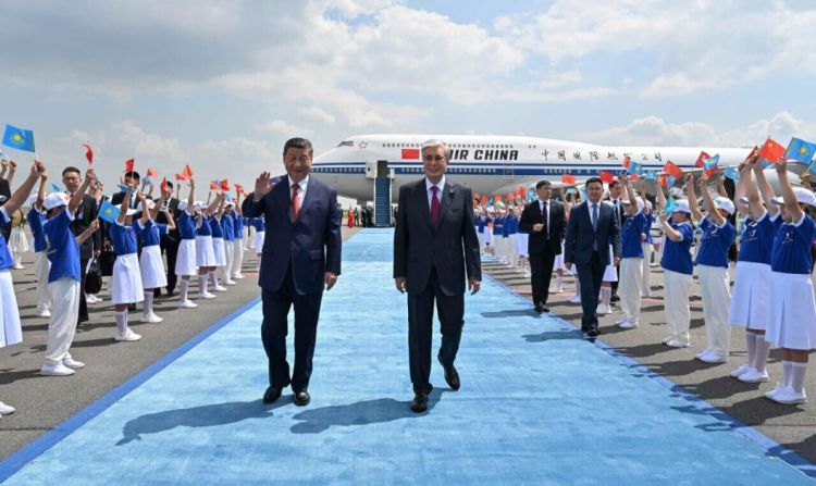 ÇXR Sədri Si Cinpin Qazaxıstana səfərə gəlib<font color=red> - FOTOLAR</font>
