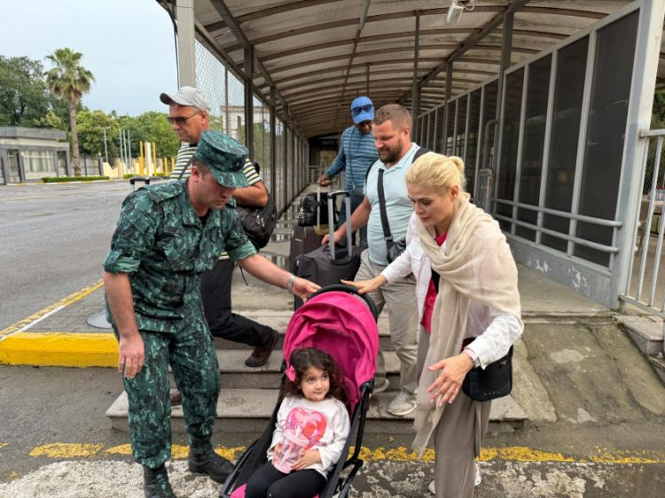 “Astara” dövlət sərhədindən buraxılış məntəqəsində Belarus vətəndaşlarının təxliyəsi həyata keçirilib<font color=red> - FOTOLAR</font>
