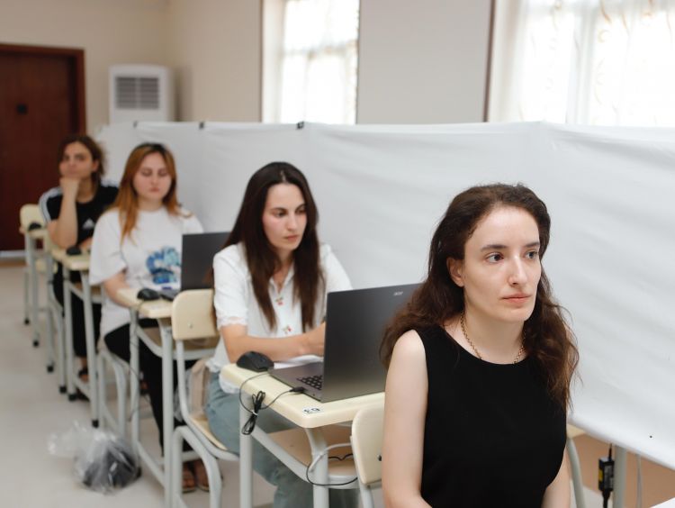 Naxçıvanda təhsilverənlərin sertifikatlaşdırılması prosesinə start verilib<font color=red> - FOTOLAR</font>