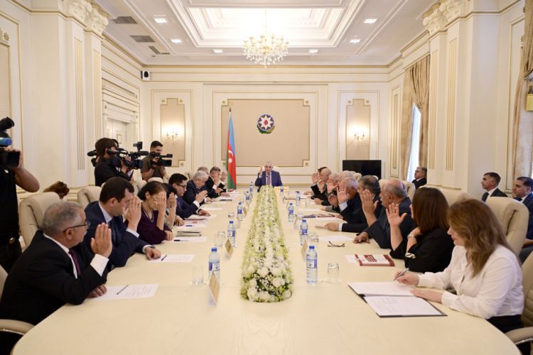 Mərkəzi Seçki Komissiyasının iclası keçirilib<font color=red> - FOTOLAR</font>