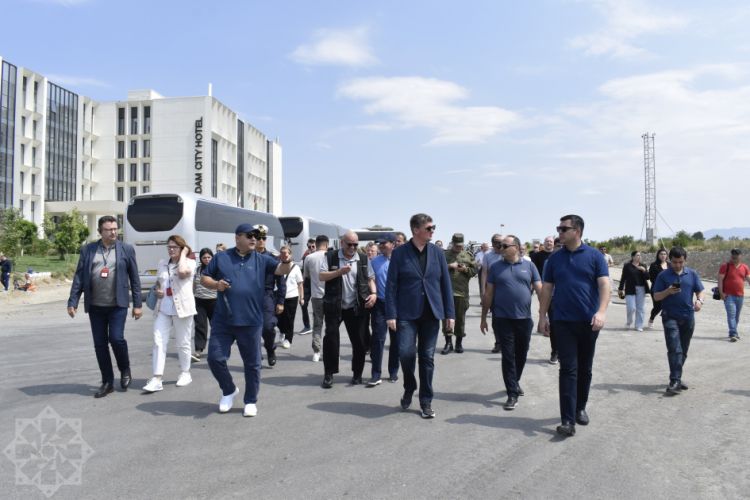 Xarici diplomatlar Ağdamda həyata keçirilən tikinti-quruculuq işləri ilə tanış olublar<font color='red'> - YENİLƏNİB</font><font color=red> - FOTOLAR</font>