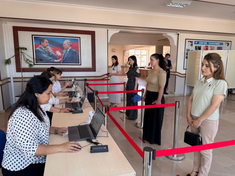 Naxçıvanda keçirilən sertifikatlaşdırma prosesinin dördüncü  günündə kimya və biologiya müəllimləri iştirak edib<font color=red> - FOTOLAR</font>