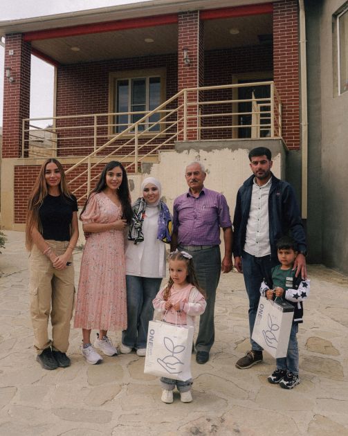 Leyla Əliyeva və Arzu Əliyeva Xızıda “Gənc arıçı” layihəsinin iştirakçısı ilə görüşüb<font color=red> - FOTOLAR</font>