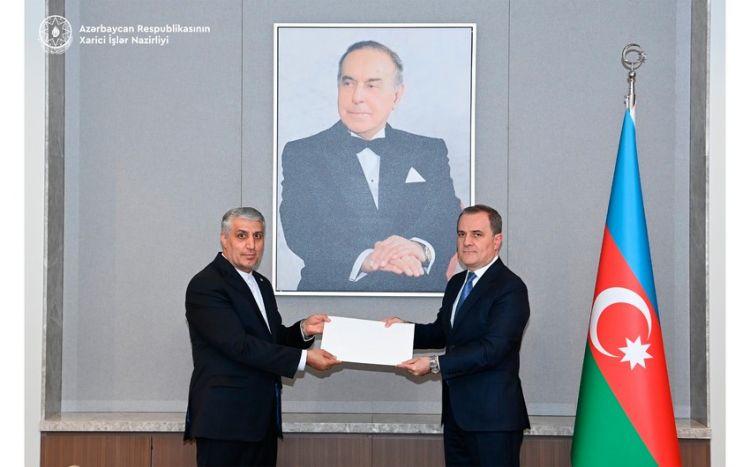 Ceyhun Bayramov İranın yeni səfirinin etimadnaməsinin surətini qəbul edib<font color=red> - FOTOLAR</font>