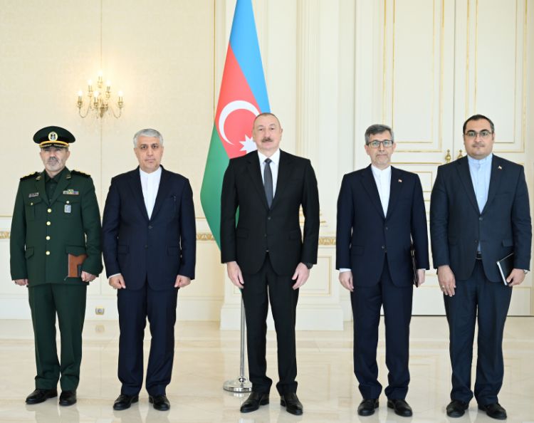 Prezident İlham Əliyev İranın Azərbaycanda yeni təyin olunmuş səfirinin etimadnaməsini qəbul edib<font color=red> - FOTOLAR</font>