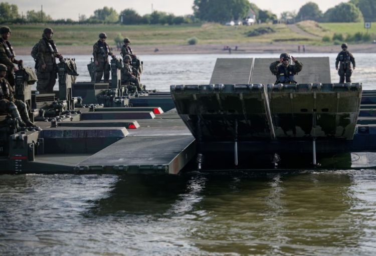 Almaniyada “Böyük keçid” adlı hərbi təlimdə dörd ölkənin 1200 hərbçisi iştirak edir