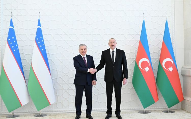 Azərbaycan və Özbəkistan Prezidentləri mətbuata bəyanatlarla çıxış edir