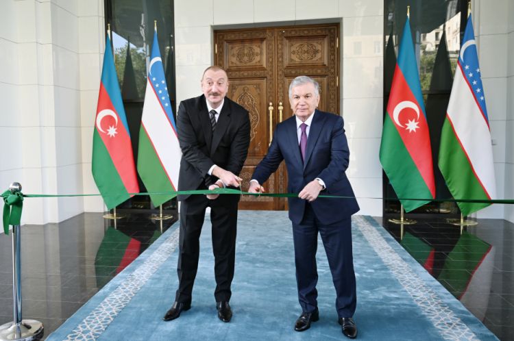 Prezidentlər İlham Əliyev və Şavkat Mirziyoyev Özbəkistanın Azərbaycandakı səfirliyinin yeni binasının açılışında iştirak ediblər <font color=red> - FOTOLAR</font>