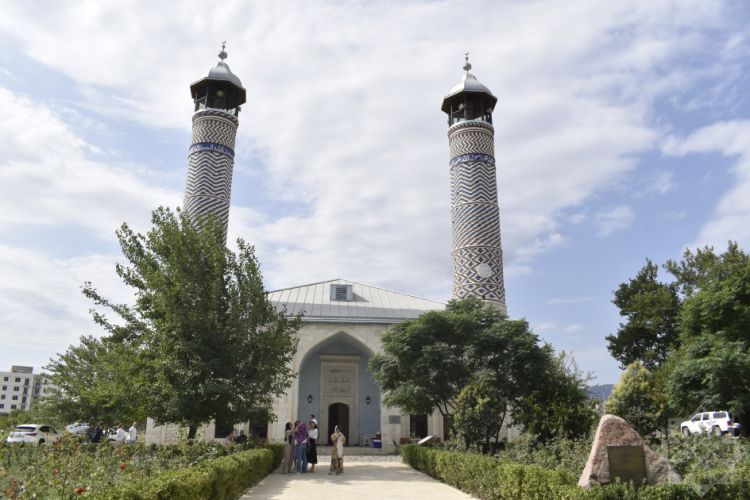 Aşura günü ilə əlaqədar Ağdam Cümə məscidində ilk dəfə olaraq qanvermə aksiyası keçirilib<font color=red> - FOTOLAR</font>
