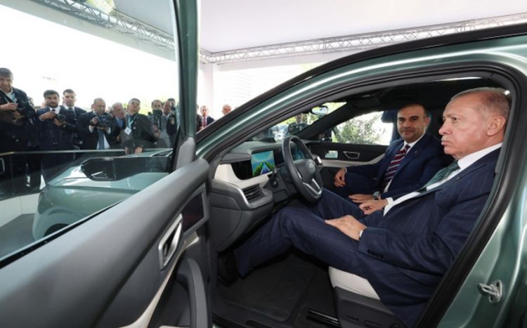 Ərdoğan "TOGG"un yeni modeli ilə test sürüşü edib