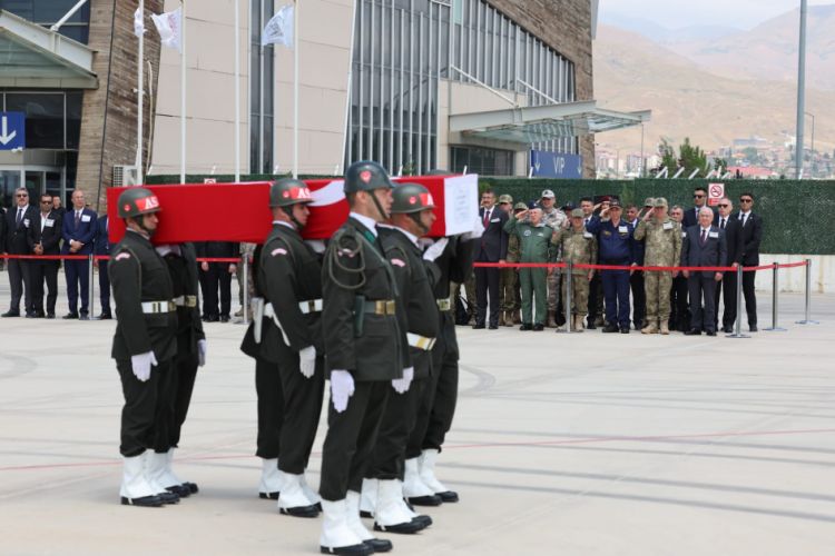 Türkiyənin Hakkari şəhərində İraqda həlak olmuş əsgərlərlə vida mərasimi keçirilib<font color=red> - FOTOLAR</font>