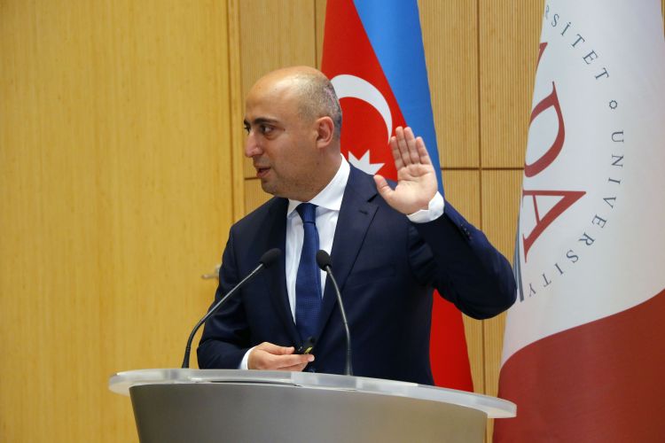 Müəllimlərin təxminən 45 faizi gələn ildən 1000 manat və daha yüksək əməkhaqqı alacaq<font color='red'> - RƏSMİ</font>