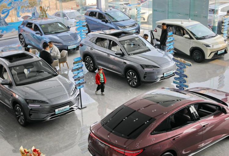 Çində satılan hər 100 avtomobildən 44-ü elektromobildir