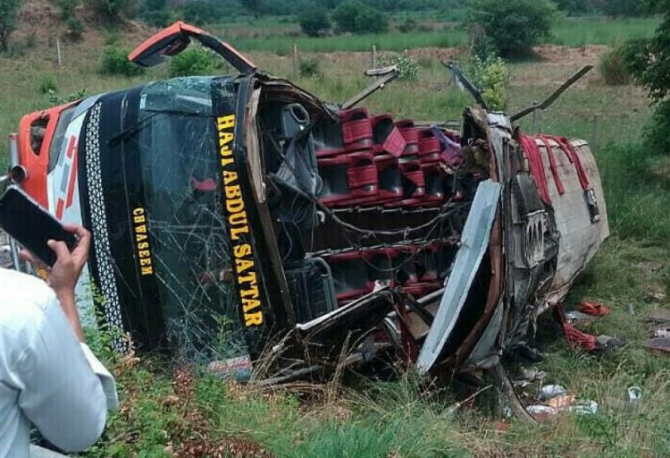 Pakistanda avtobus qəzası nəticəsində 6 nəfər həlak olub, 40 nəfər isə yaralanıb