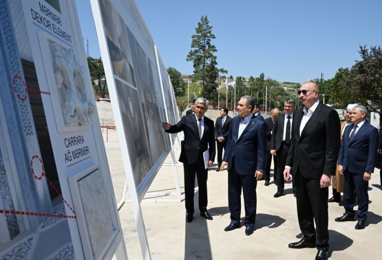 Azərbaycan Prezidenti və Türkmənistan Xalq Məsləhətinin sədri Yeni Şuşa məscidində tikinti işlərinin gedişi ilə tanış olublar