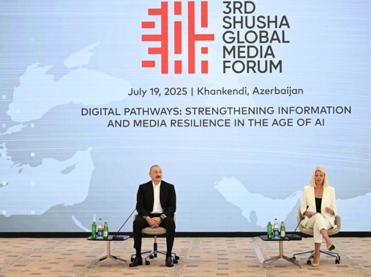 III Şuşa Qlobal Media Forumunun iştirakçıları ilə görüş keçirilir Prezident İlham Əliyev görüşdə iştirak edir<font color='red'> - YENİLƏNİB</font><font color=red> - FOTOLAR</font>