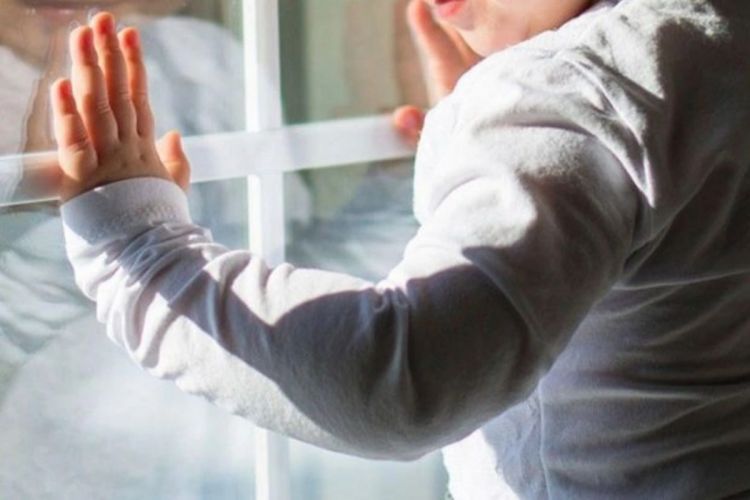 Naxçıvan şəhərində uşaq 5-ci mərtəbədən yıxılıb