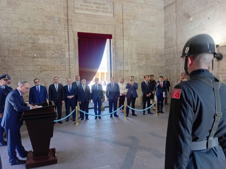 Baş Prokurorluğunun nümayəndə heyəti Atatürkün xatirəsini anıb<font color=red> - FOTOLAR</font>