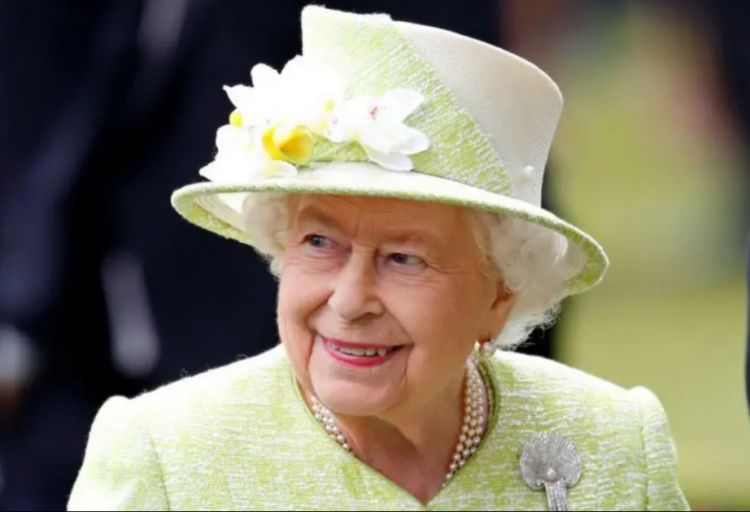 Kraliça II Elizabetə məxsus geyimlər Bukinqem Sarayında sərgilənəcək