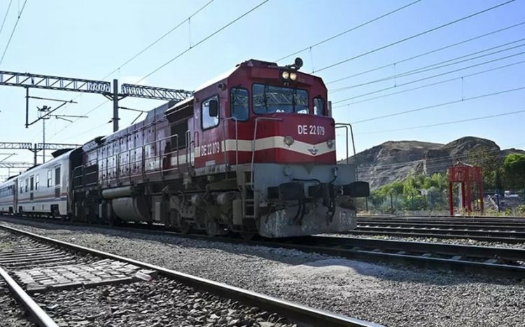 Türkiyə Qars-Dilucu dəmir yolu layihəsi üçün 2,4 milyard avro "yaşıl maliyyə" cəlb edib