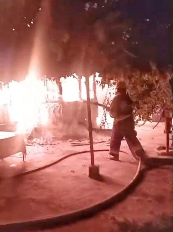 Şərurun Muğanlı kəndində fərdi yaşayış evində yanğın olub<font color=red> - FOTOLAR</font>