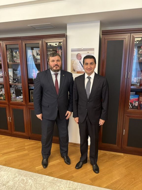 Hikmət Hacıyev Ukrayna səfiri ilə strateji tərəfdaşlığı müzakirə edib