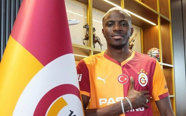 "Qalatasaray" Osimheni Türkiyə futbolu üçün fantastik 75 milyon avroya alıb