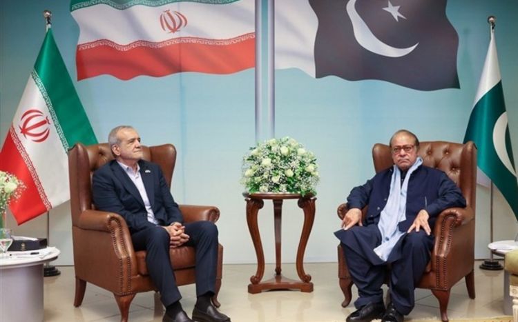 İran və Pakistan arasında 12 əməkdaşlıq sənədi imzalanıb
