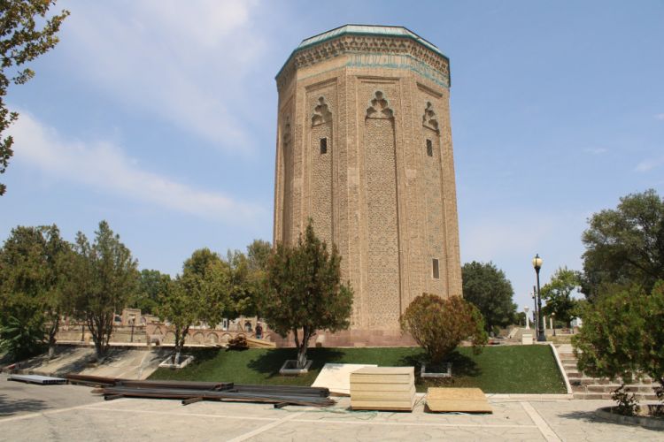 Möminə xatun türbəsinin bərpasına başlanılıb<font color=red> - FOTOLAR</font>