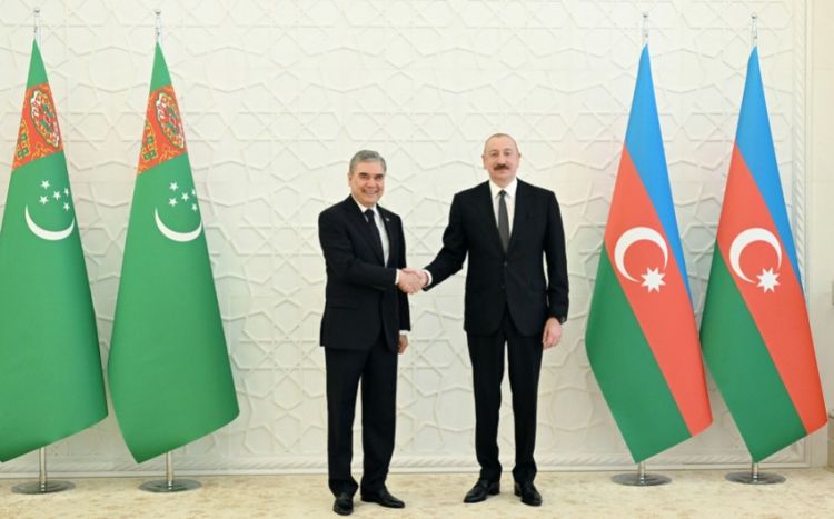 İlham Əliyev Qurbanqulu Berdiməhəmmədova zəng edib