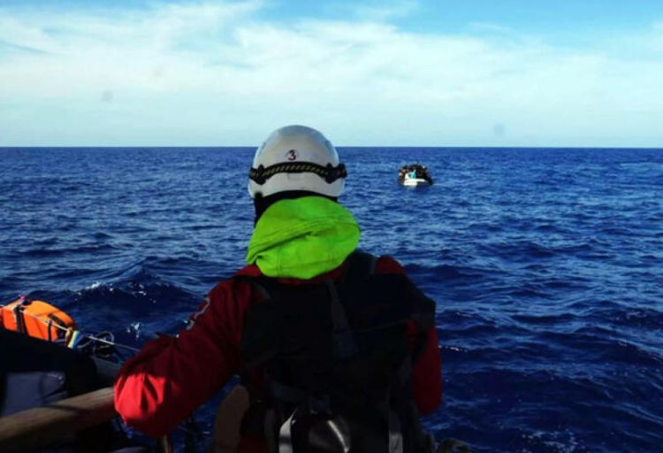 İtaliya sahillərində miqrantların olduğu iki qayıq batıb, azı 26 nəfər ölüb