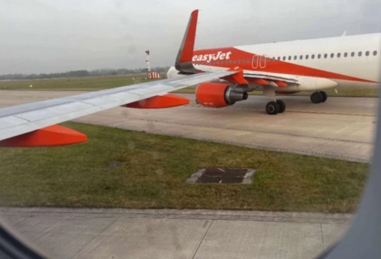 Mançester hava limanında iki təyyarə toqquşub