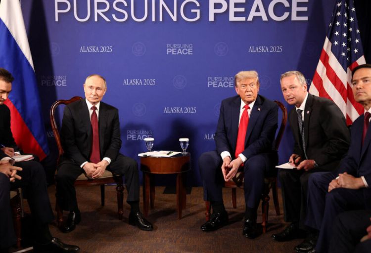 Trampla Putin arasında görüş başlayıb