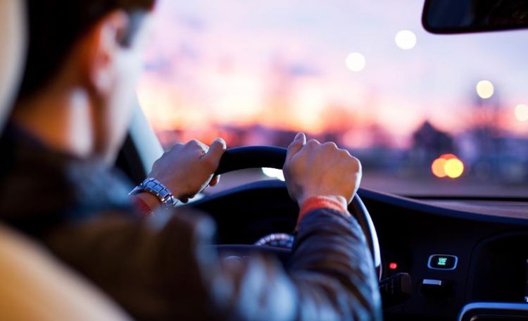 BDYPİ sürücüləri sükan arxasında telefondan istifadə etməməyə çağırır