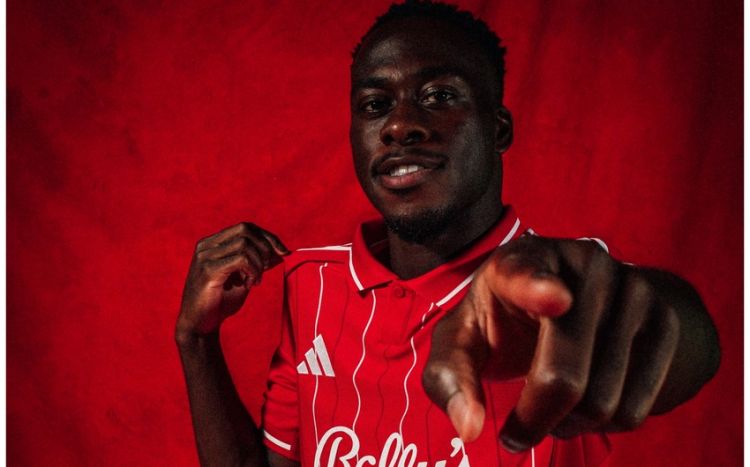 İngiltərə klubu yeni hücumçu transfer edib