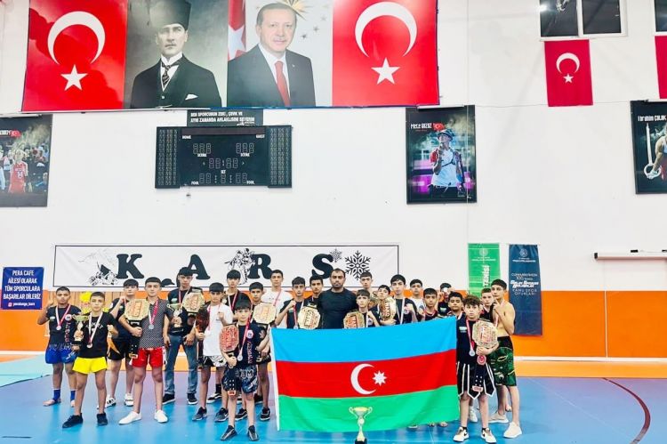 Naxçıvanlı kikboksçular Qarsdan 23 medalla qayıdıblar<font color=red> - FOTOLAR</font>