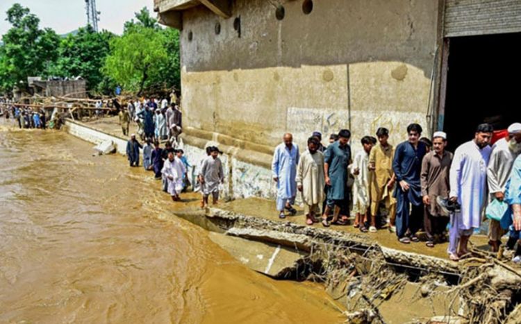 Pakistanda daşqınlar və torpaq sürüşmələri nəticəsində ölənlərin sayı 400-ə çatıb