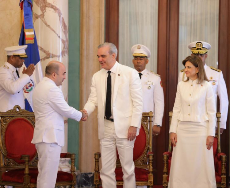 Azərbaycanın səfiri etimadnaməsini Dominikan Prezidentinə təqdim edib<font color=red> - FOTOLAR</font>