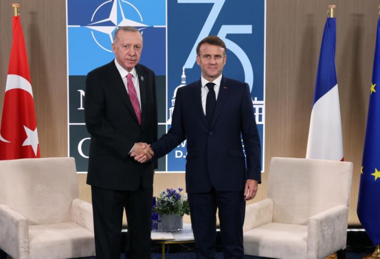 Ərdoğan və Makron Ukrayna və Yaxın Şərqdəki vəziyyəti müzakirə ediblər